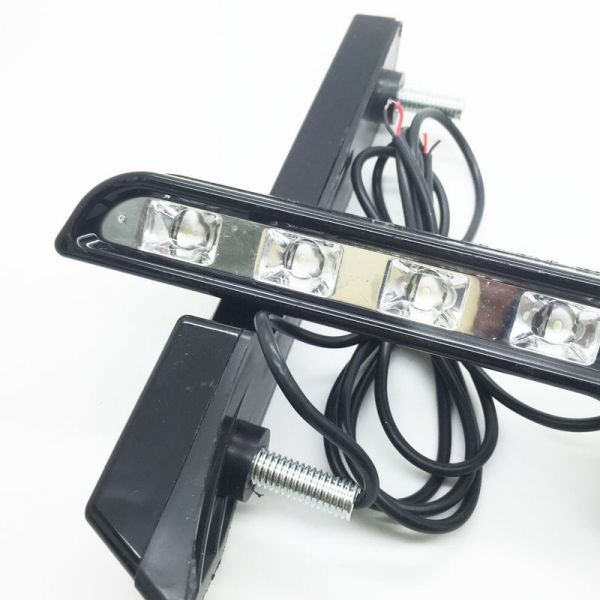 Blinkende Lichter 15W LED Auto im Netzwerk Lichter Ein Zug Vier Emblem  Augen Tagfahrlicht LED Universal