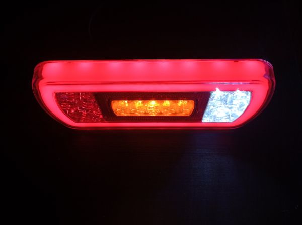 IVATECH 2 x 12 V Rückleuchten LED rot Scheinwerfer Chrom LKW Anhänger  Wohnwagen : : Auto & Motorrad