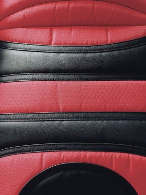 2+1 Universal Sitzbezüge mit Lordosenstützefür Kleinbus Lieferwagen Van Schwarz Rot Leder Textil