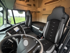 2x Huse Scaune pentru IVECO STRALIS HI-WAY 2005-2019 Camioane Negru Gri Piele Alcantara